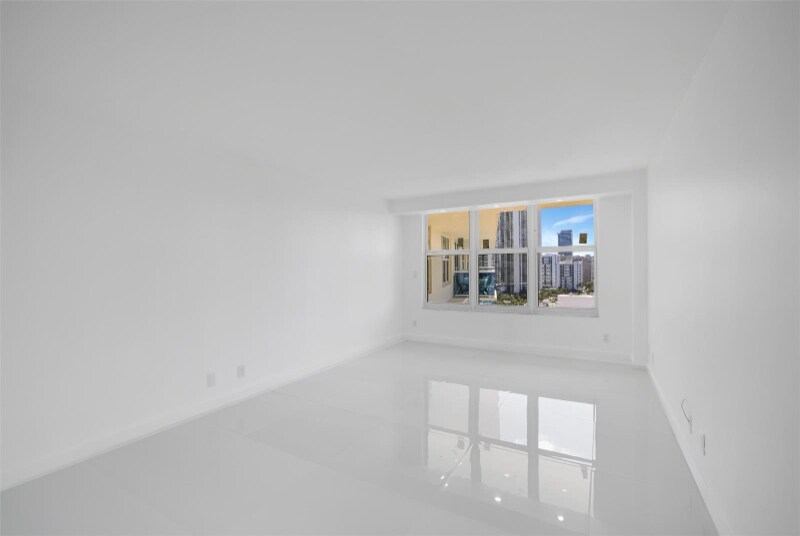 Building Photo - 3800 S Ocean Dr