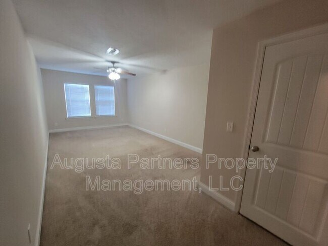 Building Photo - 640 Vista Dr