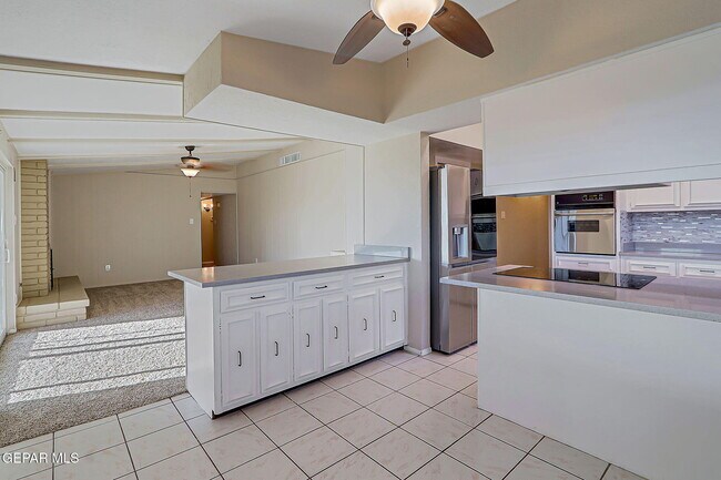 Building Photo - 4871 Los Reales Dr