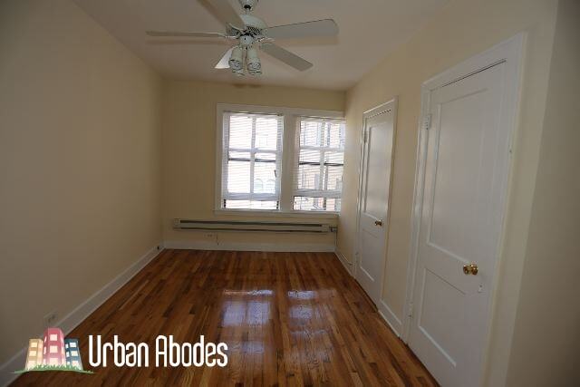 Building Photo - 546 W Wellington Ave