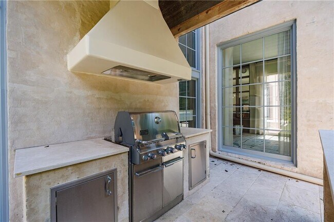 Building Photo - 3570 Knollwood Dr NW
