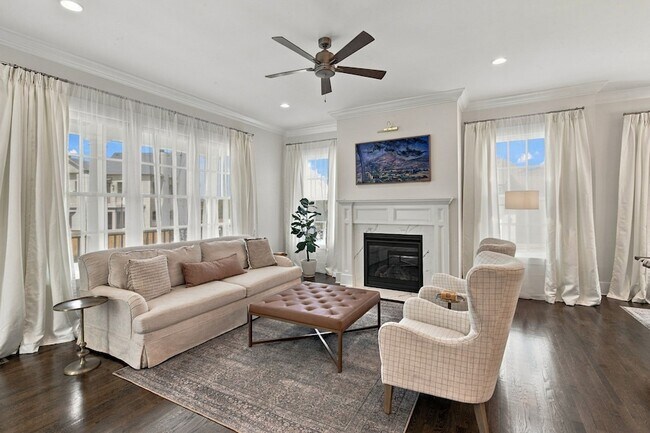Building Photo - 613 Drummond St