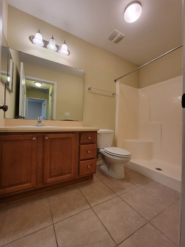 Building Photo - Lovely 3 bedroom town home off Apalachee Pkwy for rent August 7, 2026 $1800