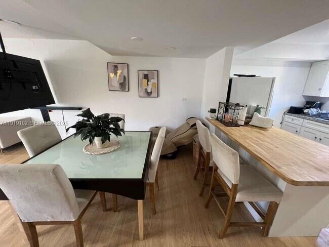 Building Photo - 1480 NE 151st St