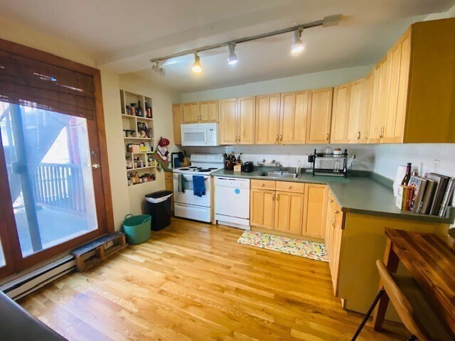 Primary Photo - 241 Washington St