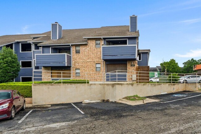 Building Photo - 2500 Burleson Rd
