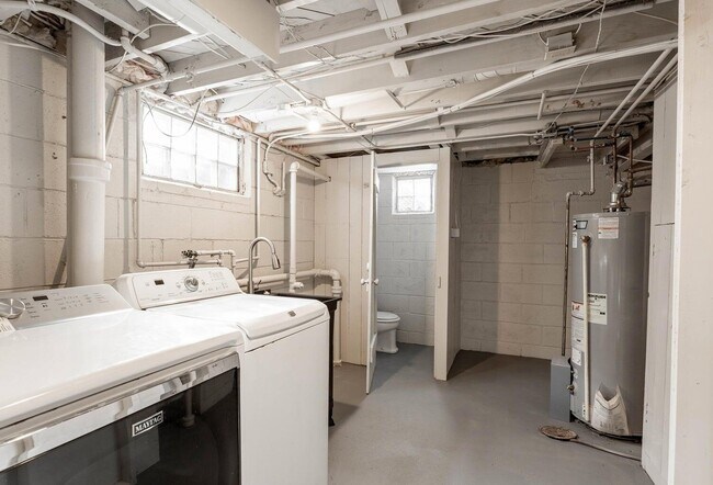 Building Photo - 2750 N 61st St