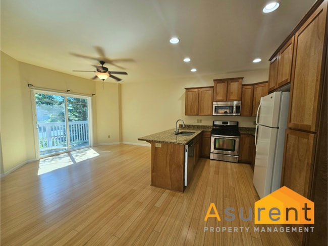Building Photo - Adorable Jacksonville Duplex Available Soon!