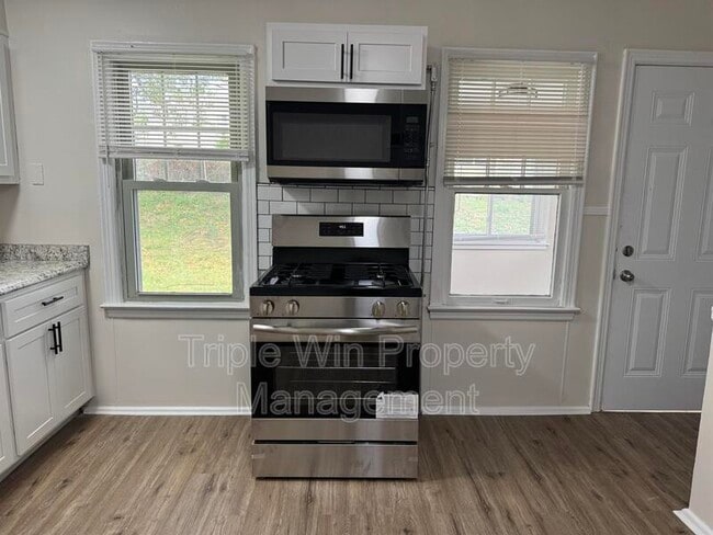 Building Photo - 3155 O Hare Dr