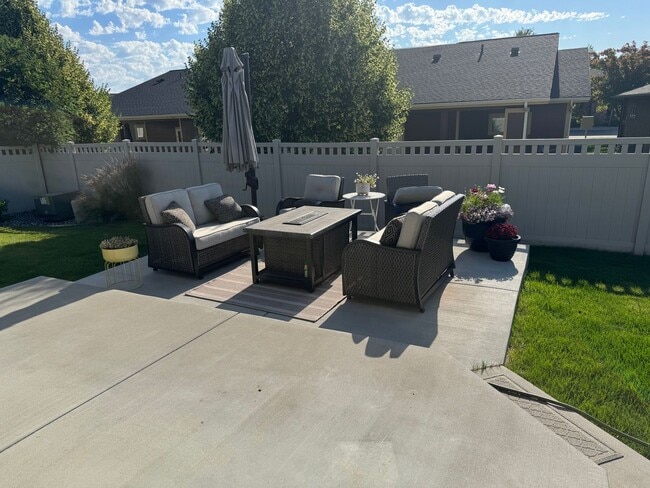 Primary Photo - Stunning 6-Bedroom, 3-Bath Home in Prime L...