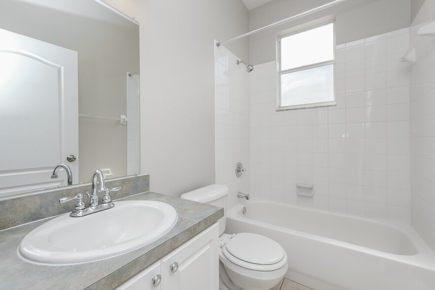 Building Photo - 6751 Monarch Park Dr