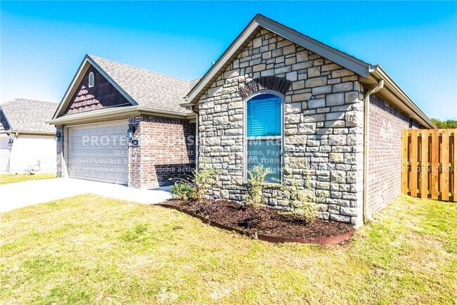Building Photo - 50 N Benchmark Ln