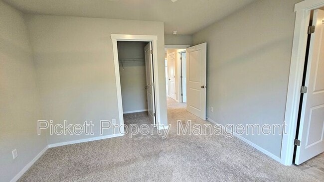 Building Photo - 6524 Yorktown Pl NE