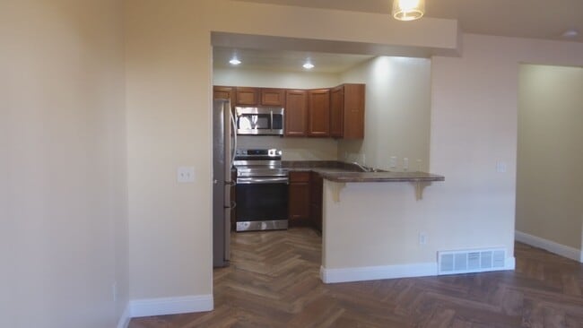 Building Photo - All new paint - super clean and move in ready.