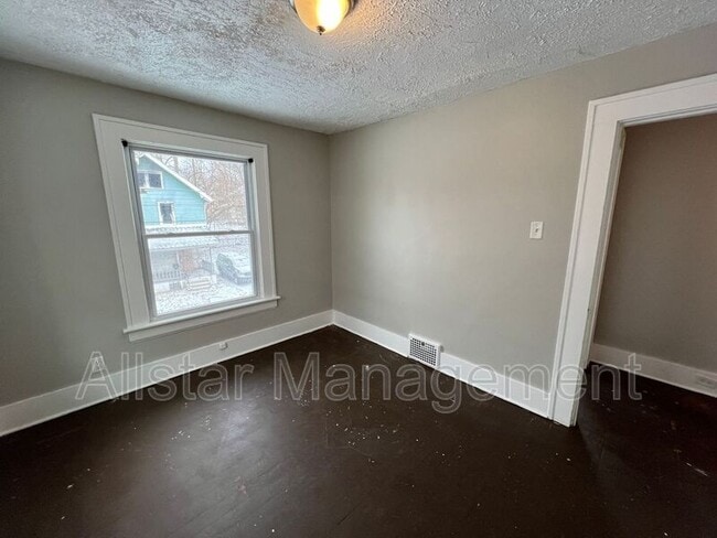 Building Photo - 284 Gordon Dr