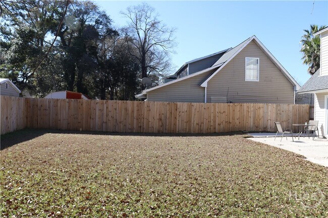 Building Photo - 11 Ropemaker Ct