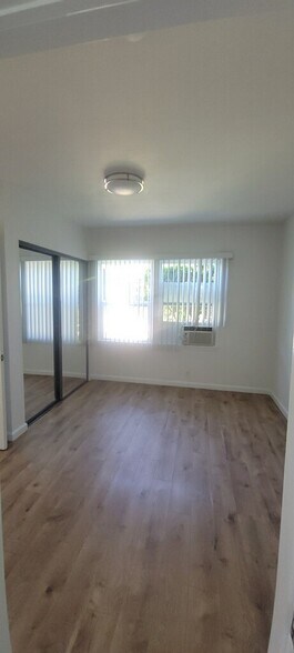 Bedroom - 414 N Glenwood Pl