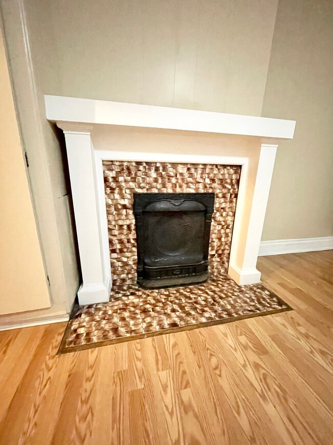 Building Photo - 2018 Clifton Ave