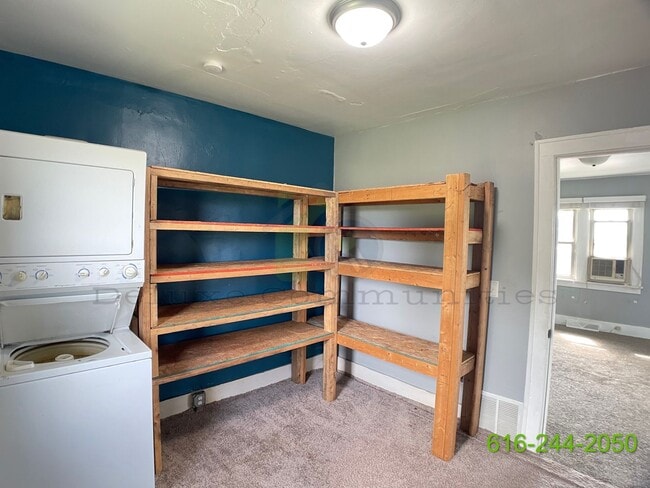 Building Photo - 3 Bedroom (with an extra room) Home Available in Marne, MI