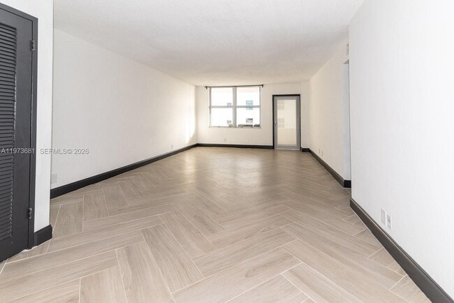 Building Photo - 9225 Collins Ave