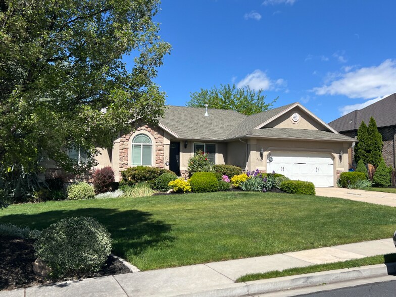 Building Photo - 2281 N 1420 W