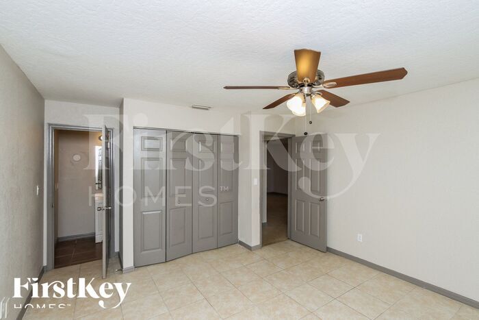 Building Photo - 2749 Elm Dr NE