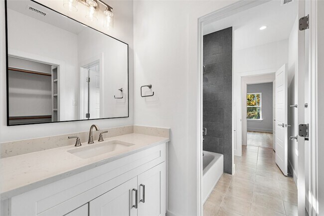 Building Photo - 18211 Polo Meadow Dr