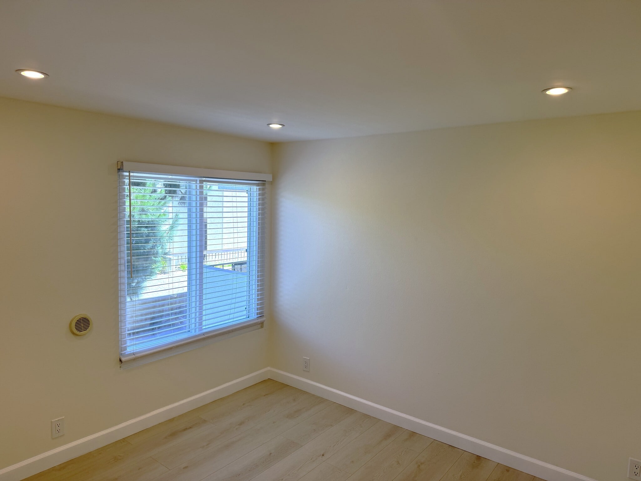 Guest bedroom - 8163 Redlands St