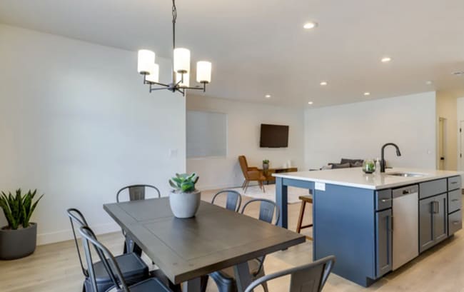 Building Photo - FURNISHED Charming 4 bedroom, 2.5 American Fork Home