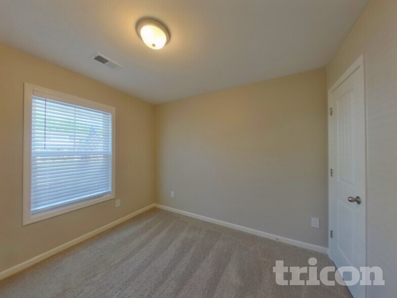 Building Photo - 214 Pilcher Dr