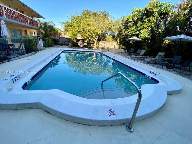 Building Photo - 2716 NE 30th Pl