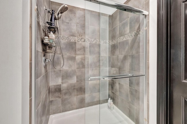 Building Photo - 2309 NE 9th Ave