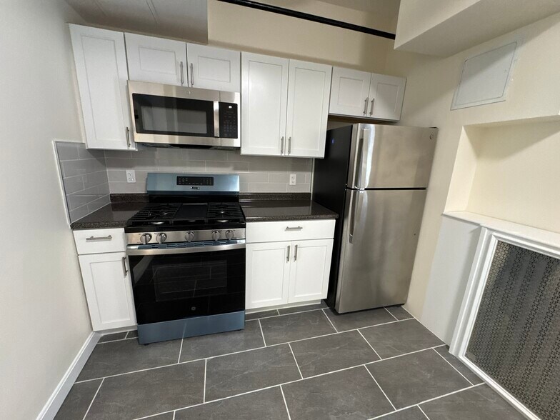 Building Photo - 136 Washington St