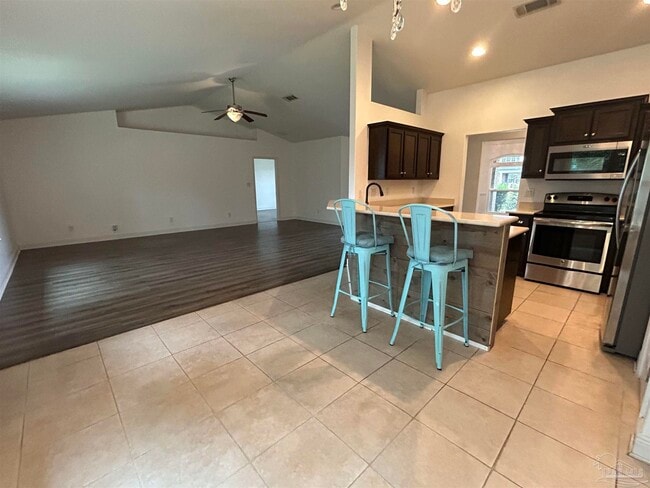 Building Photo - 323 Tree Swallow Dr