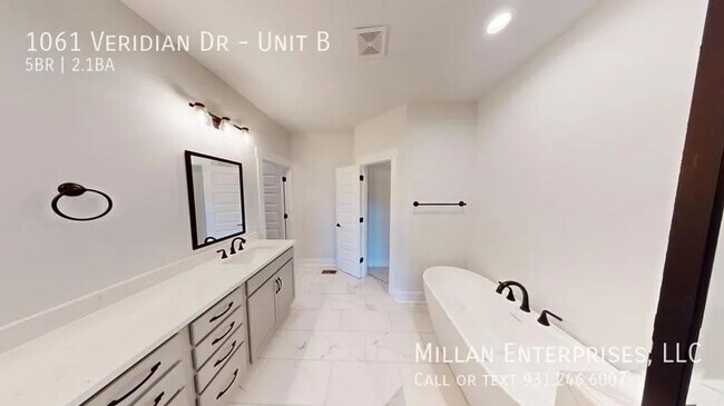 Building Photo - 1061 Veridian Dr