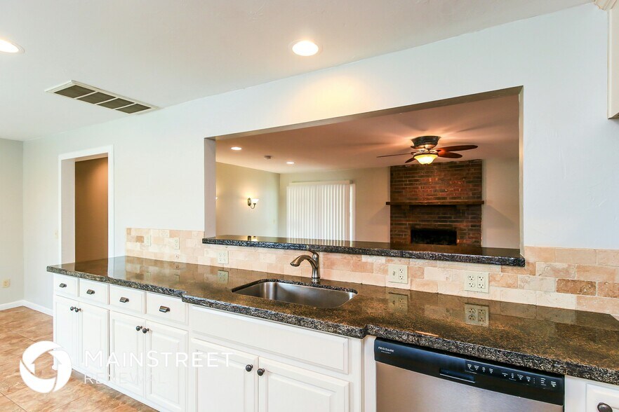 Building Photo - 305 W Grand Teton Ct