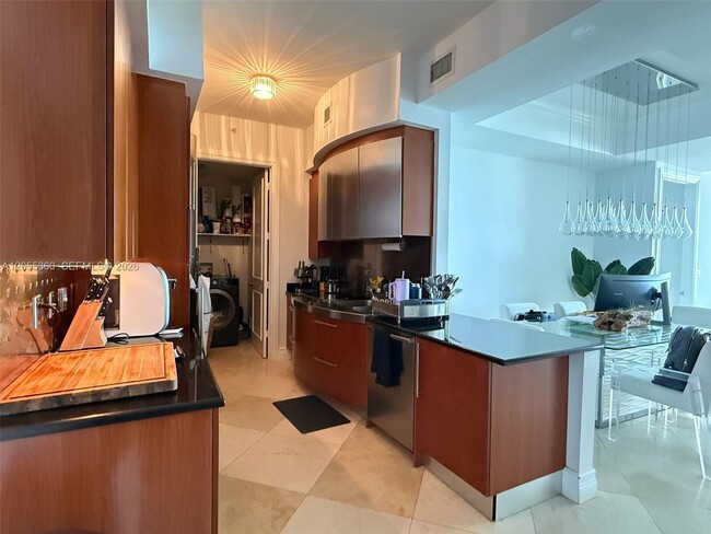 Building Photo - 18101 Collins Ave