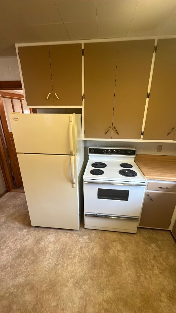 Building Photo - 3 Bedrooms, 1 Bathroom & w/upper loft Single Family with Garage - Staples