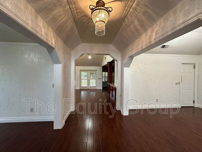 Building Photo - 5503 W Sweet Dr