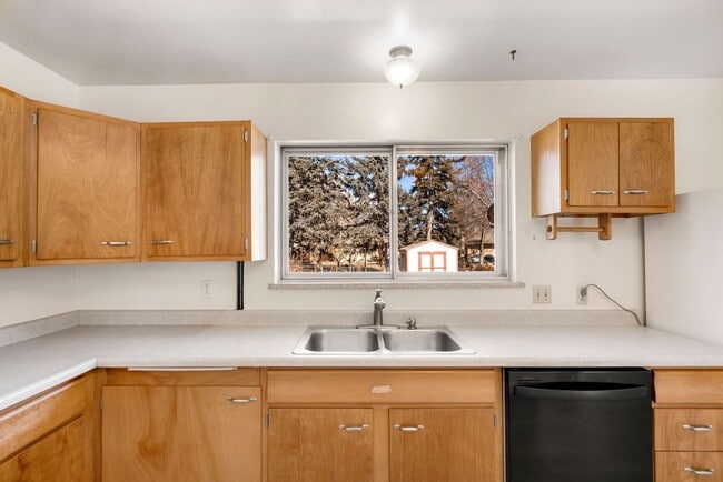 Building Photo - Updated 4 Bedroom Home in South College Heights