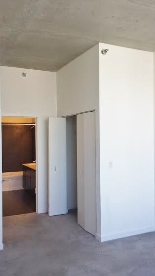Building Photo - 235 W Van Buren St