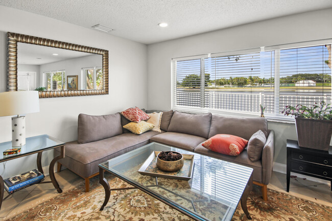 Building Photo - 9145 Beverly Ct