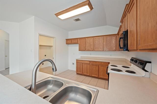Building Photo - 3110 Eastwood Dr