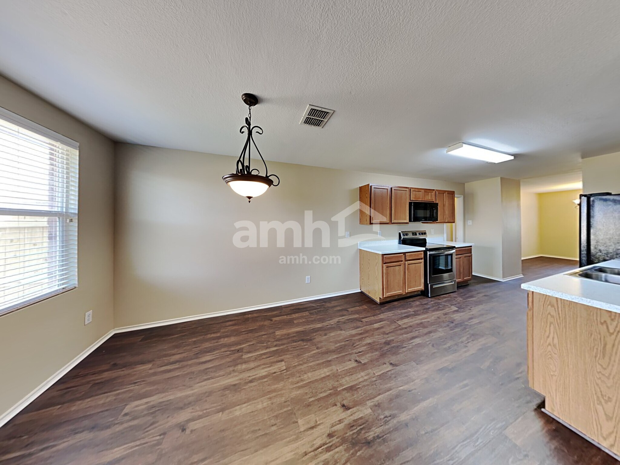 Building Photo - 1021 Bumble Bee Dr