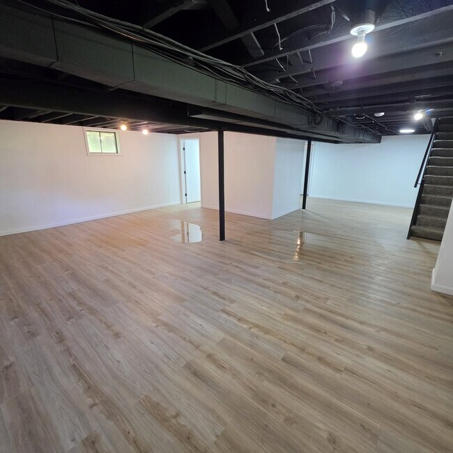 Building Photo - Spacious 4 bedrooms and 2 full baths home located on Holmes Rd in Kansas City, MO