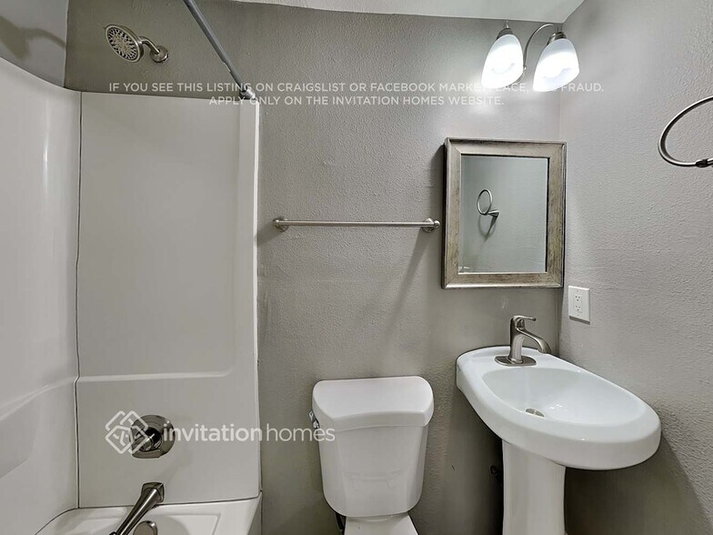 Building Photo - 14430 N 41st Ct