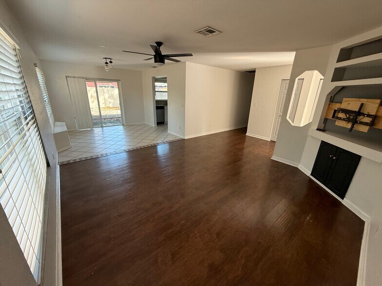 Building Photo - 6959 Aberfeldy Ave N