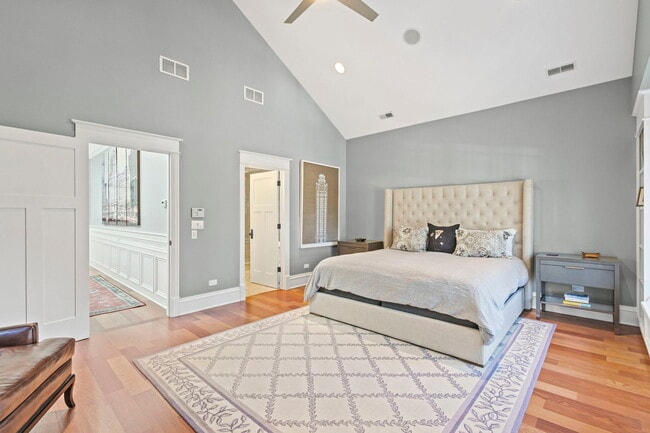 Building Photo - 4322 N Hermitage Ave