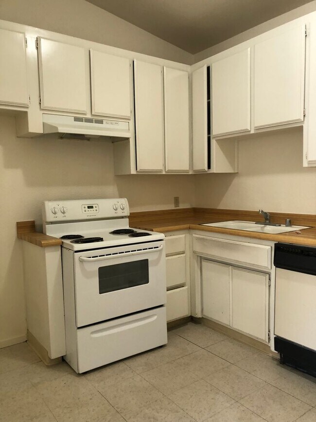 Building Photo - WI1709