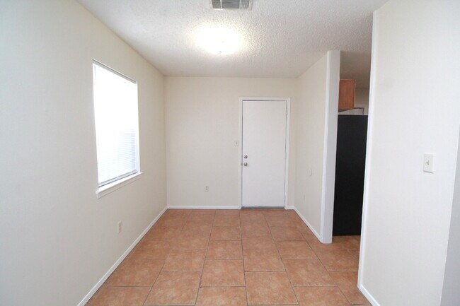 Building Photo - Spacious 2-Bed, 1-Bath Gulf Breeze Duplex Just Past the National Seashore with Updated Kitchen, F...